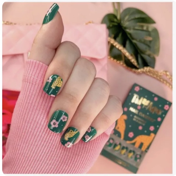 🐆 Red Aspen Nail Dash: Soley and the Cheetah Press-on Manicure 💅 - Picture 2 of 13